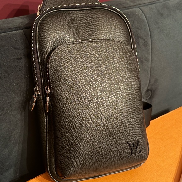 Louis Vuitton Black Men's Bag - Picture 3 of 5